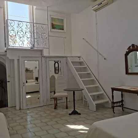 Le Foglie Di Acanto 3*